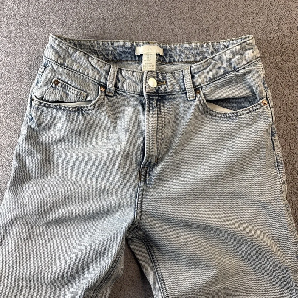H & M Straight Leg Light Blue Denim Jeans Size US 6‎
